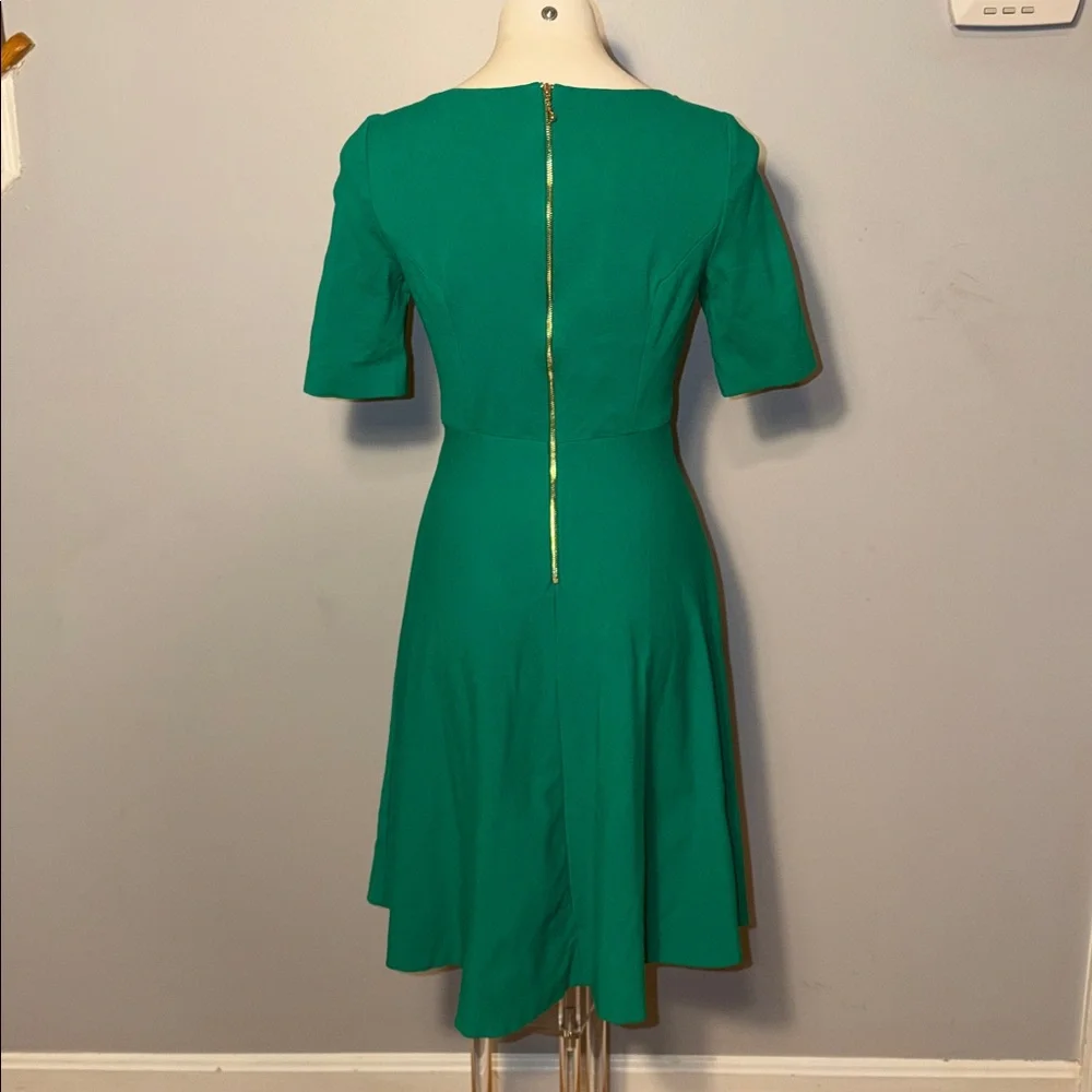 Kate Spade ladies Kelly Green Scoop neck Fit and flare dress. Size 8.